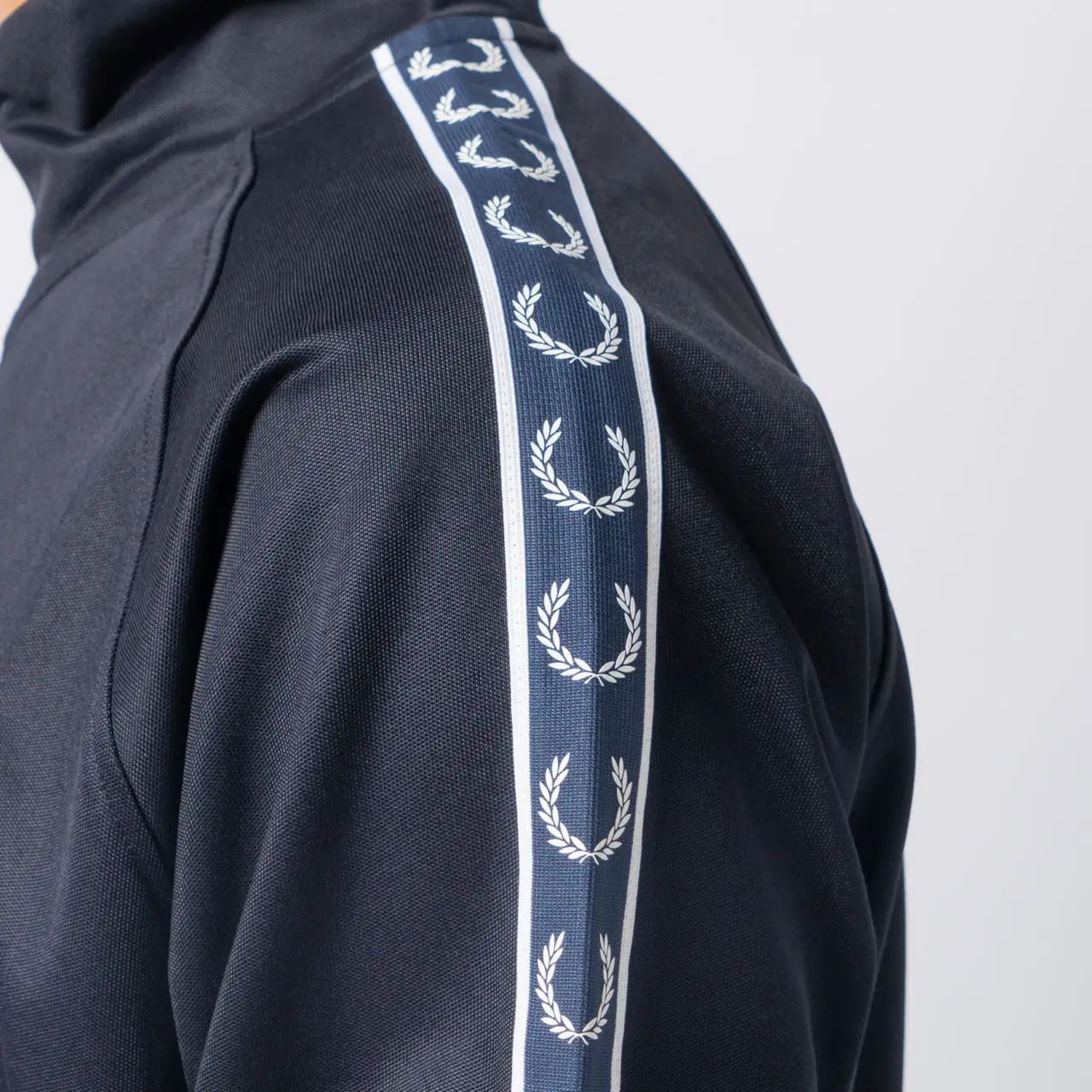 Fred Perry Contrast Tape Track Jacket Navy/Navy – voilà.id
