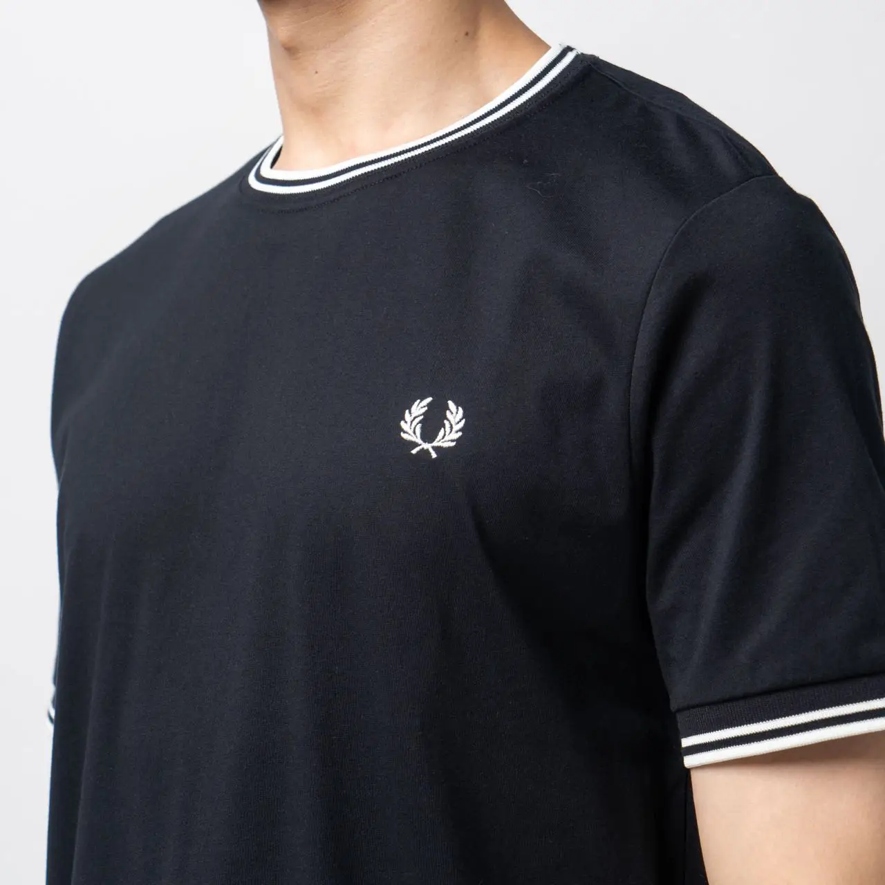 Fred Perry Twin Tipped T-Shirt Black/White – voilà.id