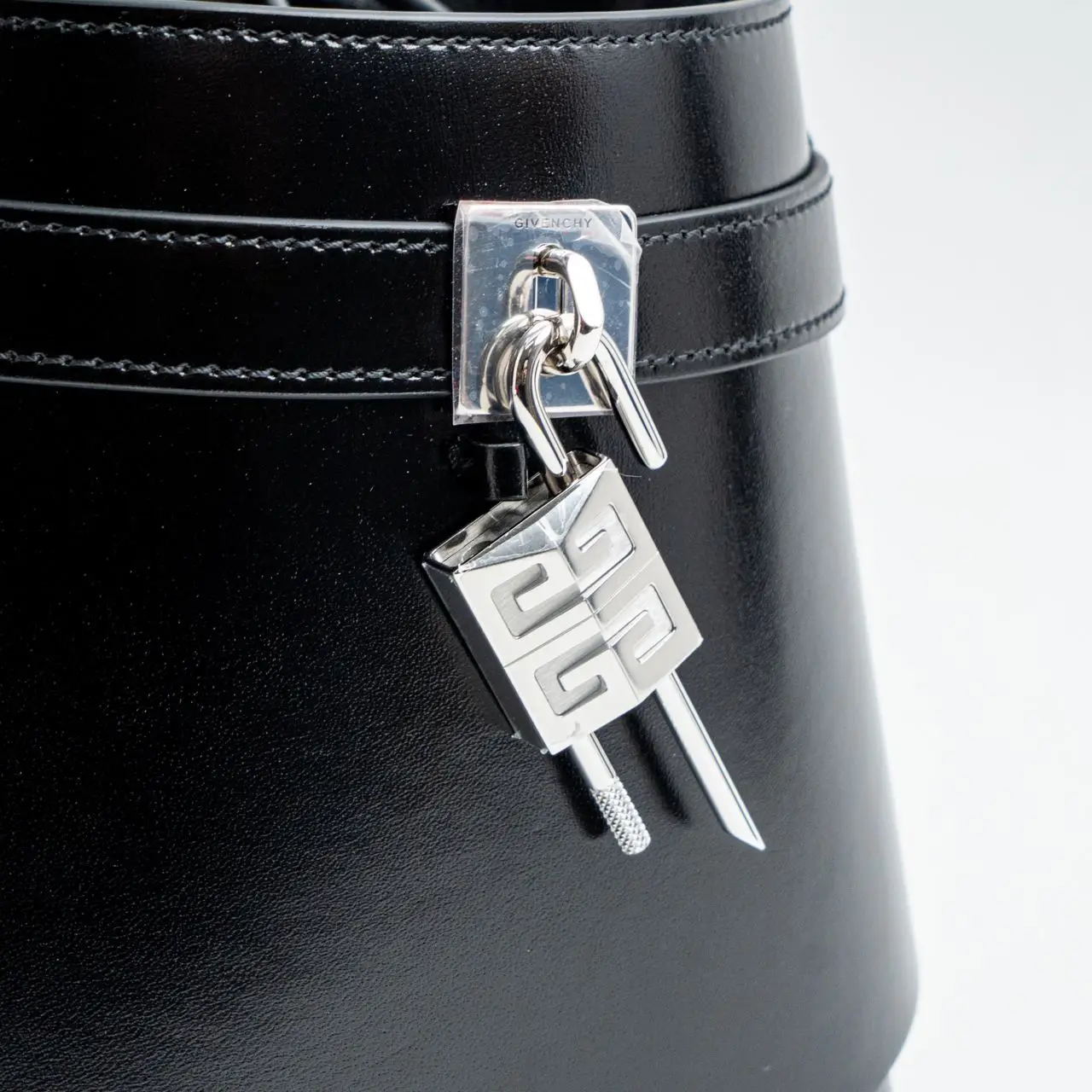 GIVENCHY｜ (BB50WGB00D 001) Shark Lock bucket bag in Box leather in - black | Givenchy NAL