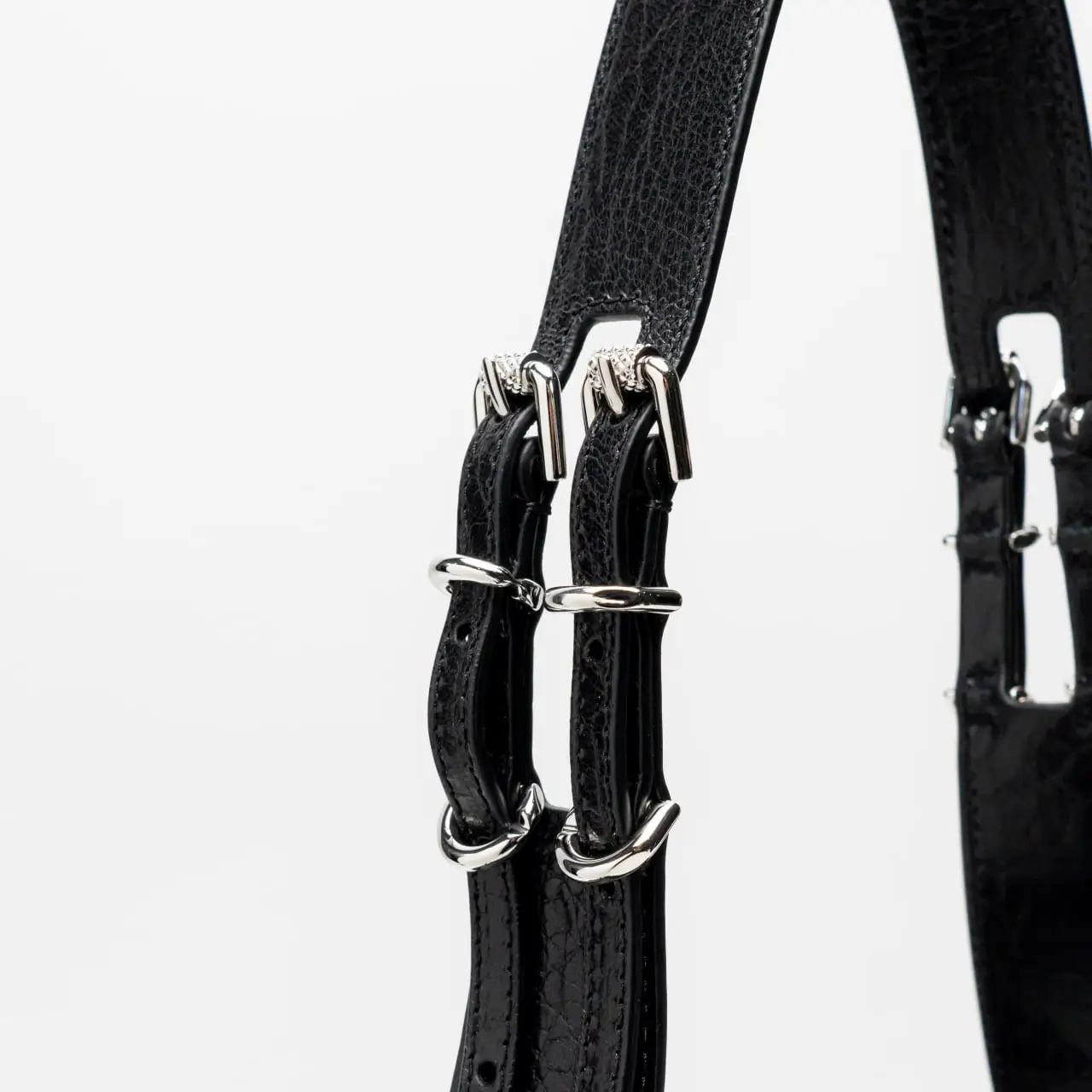 バッグ・カバンその他 Givenchy Pumpkin medium bag in black cracked patent leather Givenchy Pumpkin medium bag in black cracked patent leather