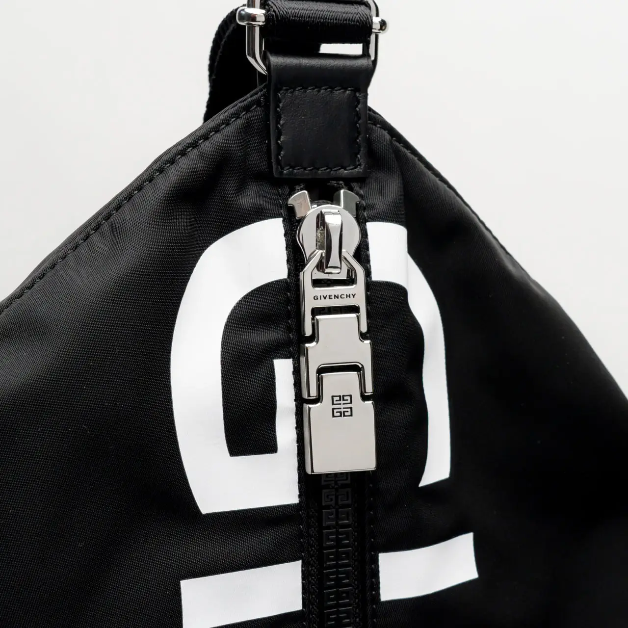 Givenchy G-Zip Backpack Black – voilà.id