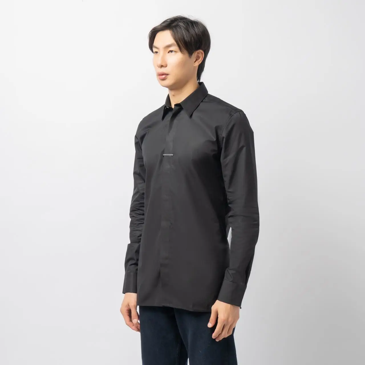 Givenchy Poplin Long Sleeved Shirt Black With G Metal Clip Givenchy Poplin Long Sleeved Shirt Black With G Metal Clip