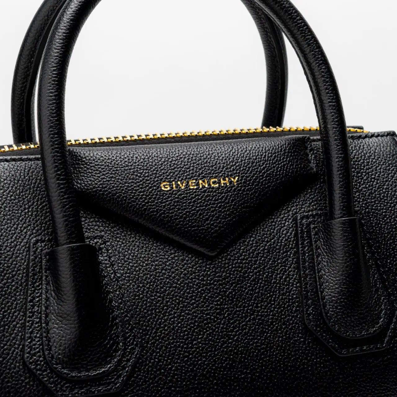 Small antigona bag in grained leather outlet