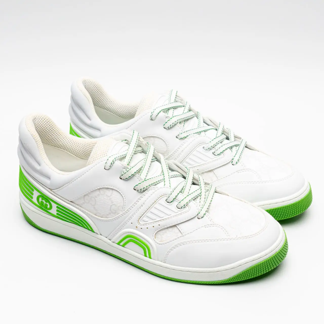 Gucci GG Supreme Canvas Basket Sneakers White Green – voilà.id