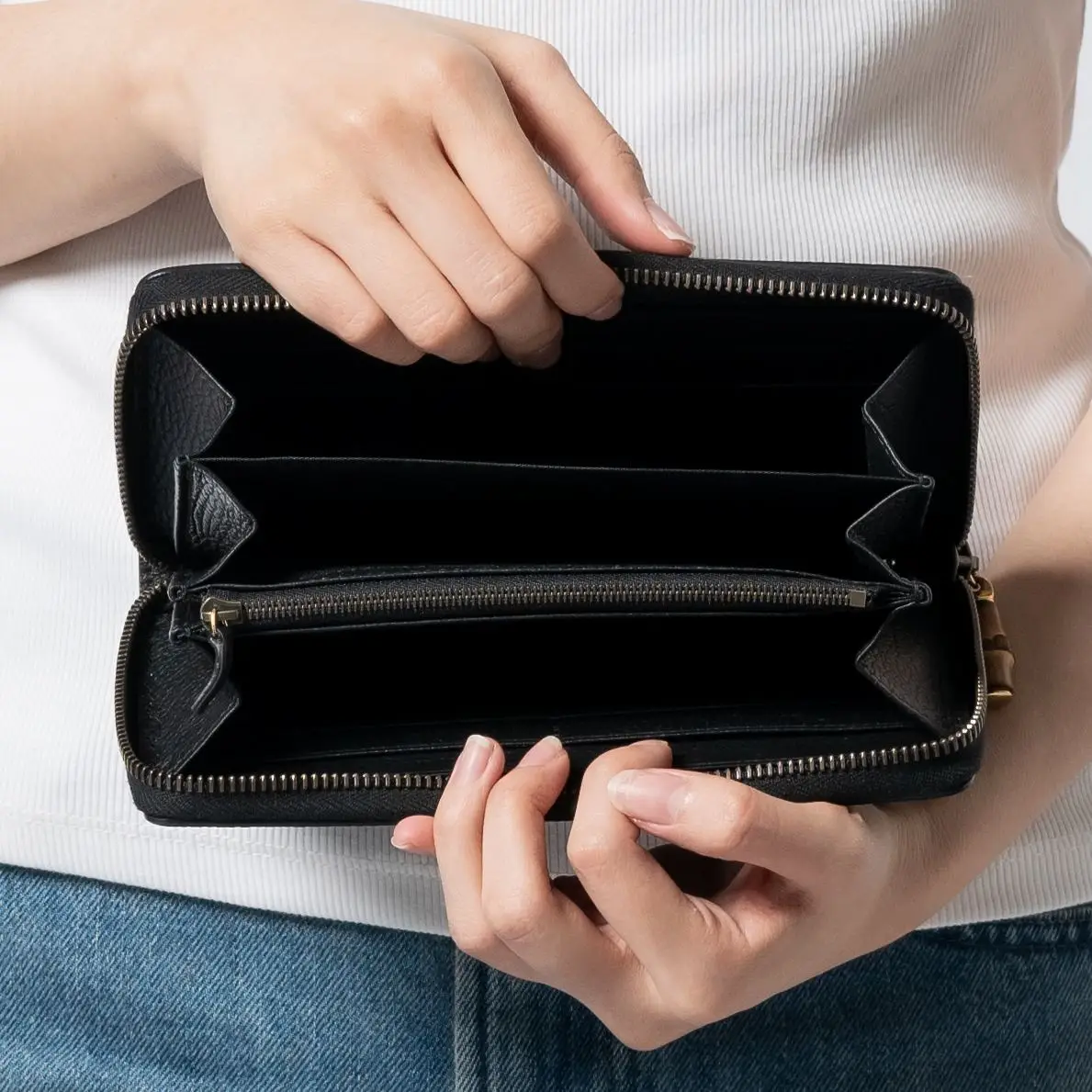 Gucci★素敵！Black Leather W/Double G l Detail Wallet Gucci Imprint long wallet in black GG leather | GUCCI® US