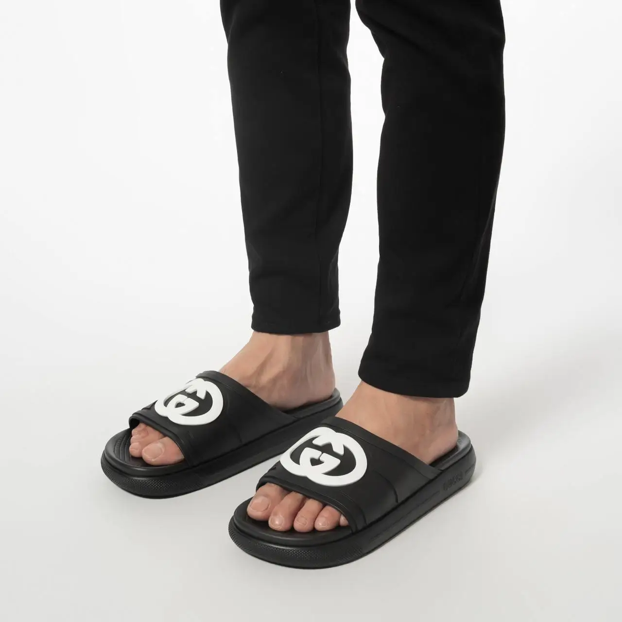 Gucci Interlocking G White Logo Slide Rubber Sandal Black – voilà.id