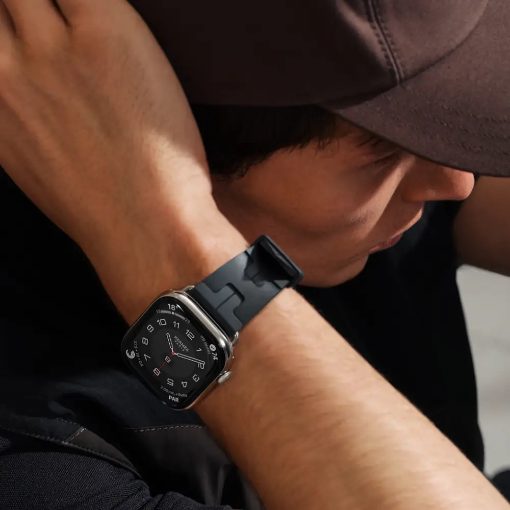 Hermès Series 11 Titanium & Noir Band Apple Watch Hermès Single