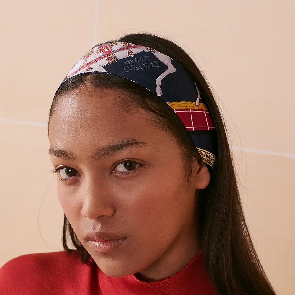 Hermès Grand Apparat Twilly Silk Anthracite / Bordeaux / Or – voilà.id