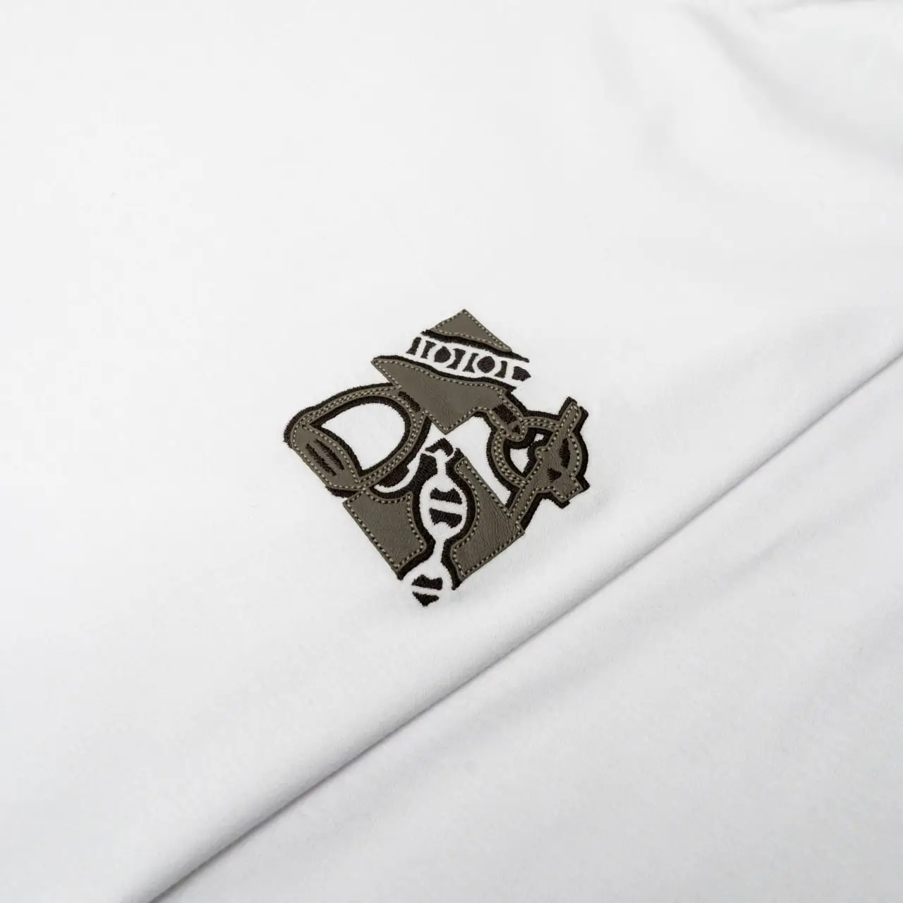 Hermès Metallerie au Carre Mini Patch Embroidered T-Shirt