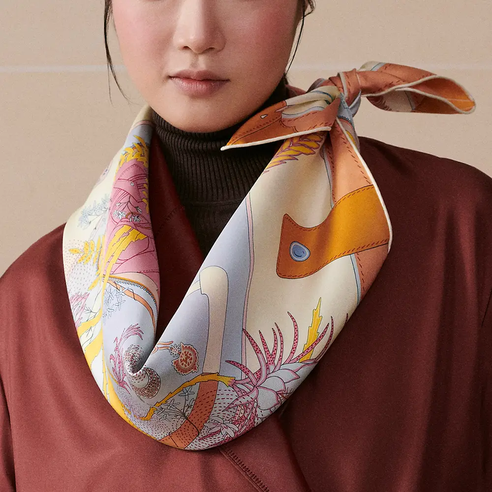 Hermès Bagage a Main Scarf 90 Jaune Soufre / Abricot / Rose – voilà.id