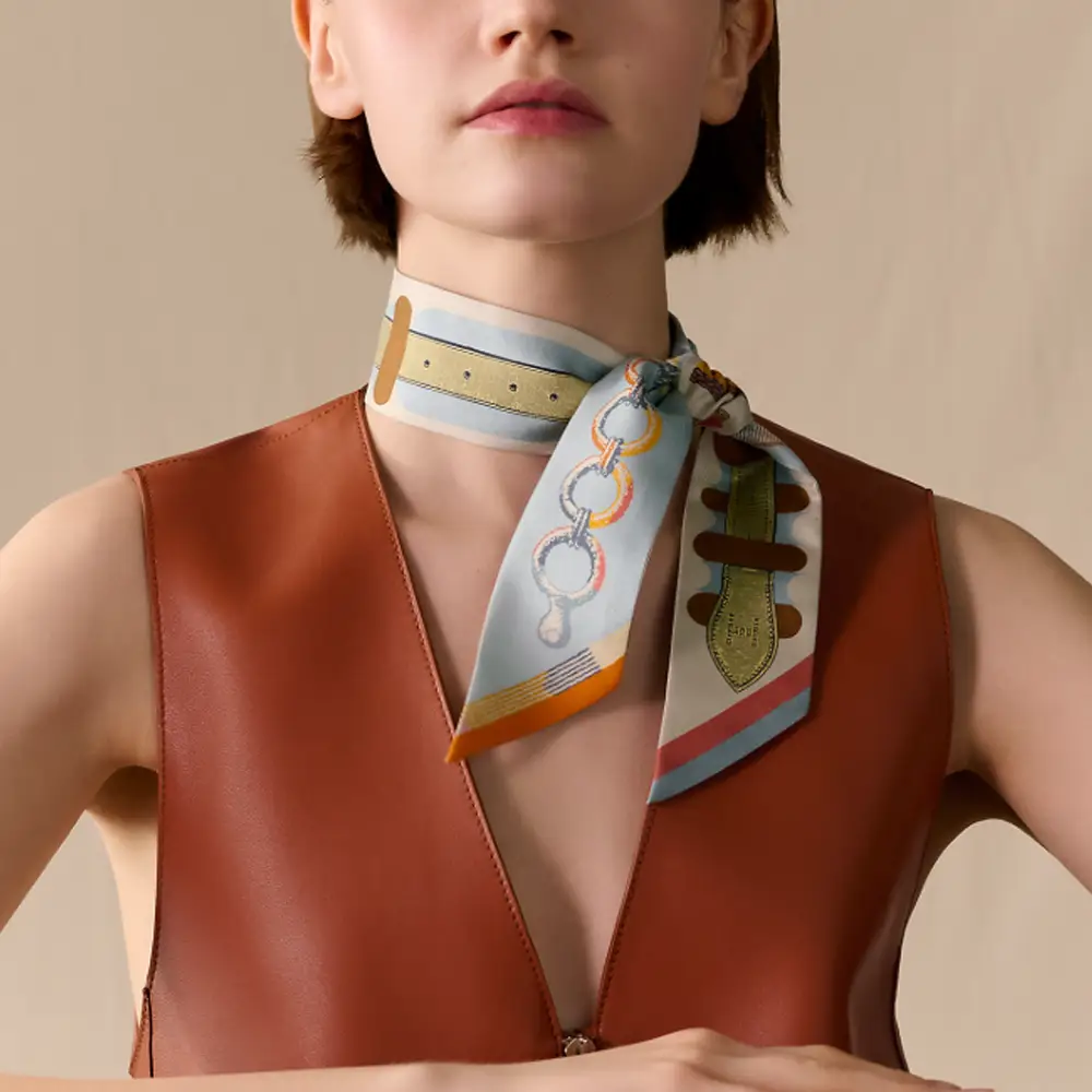 やまばと　HERMES シルク ベスト 46 Hermès Inventaire Poetique de Brides a Bloc Twilly Mastic / Bleu