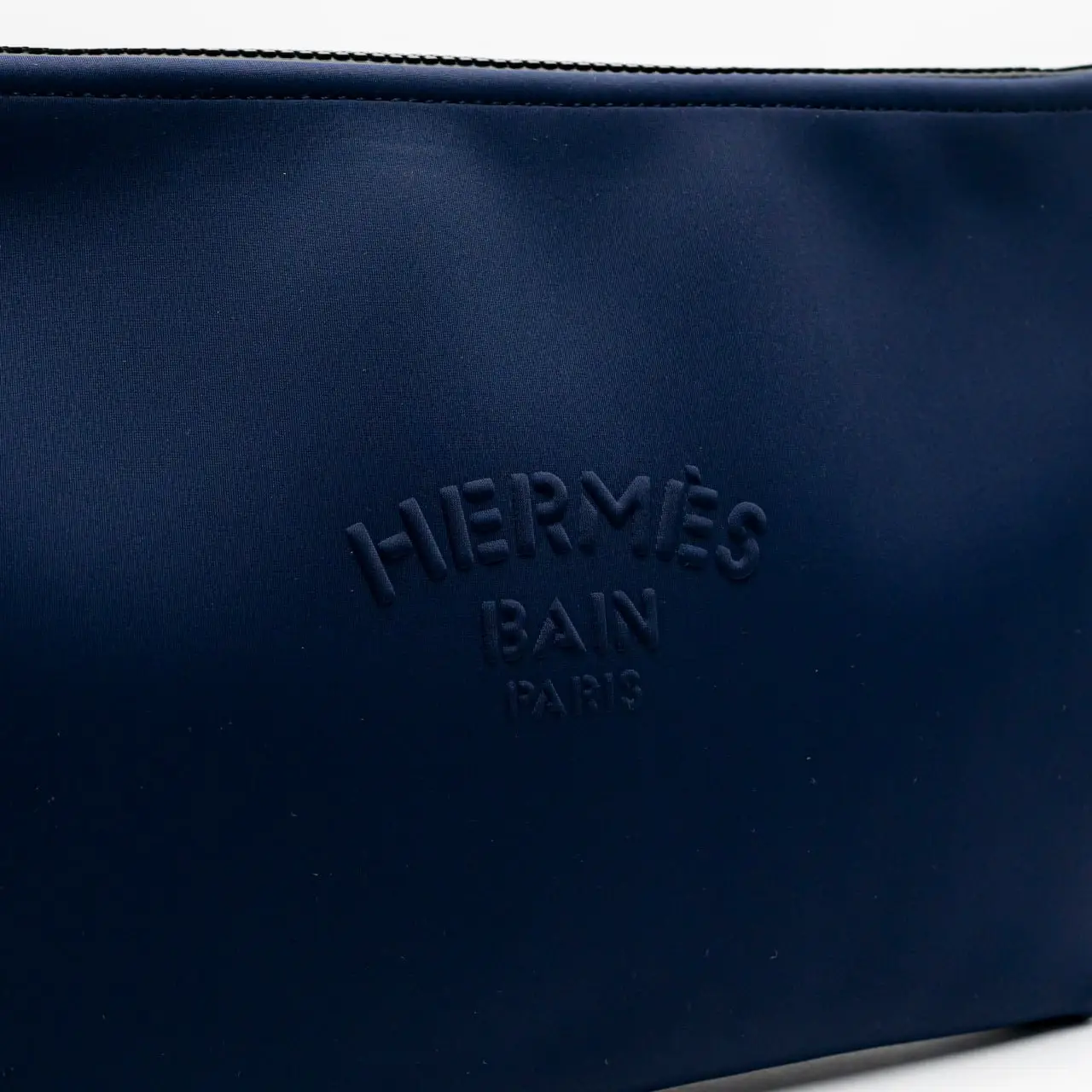 Hermès Neobain Medium Case Bleu Marine – voilà.id