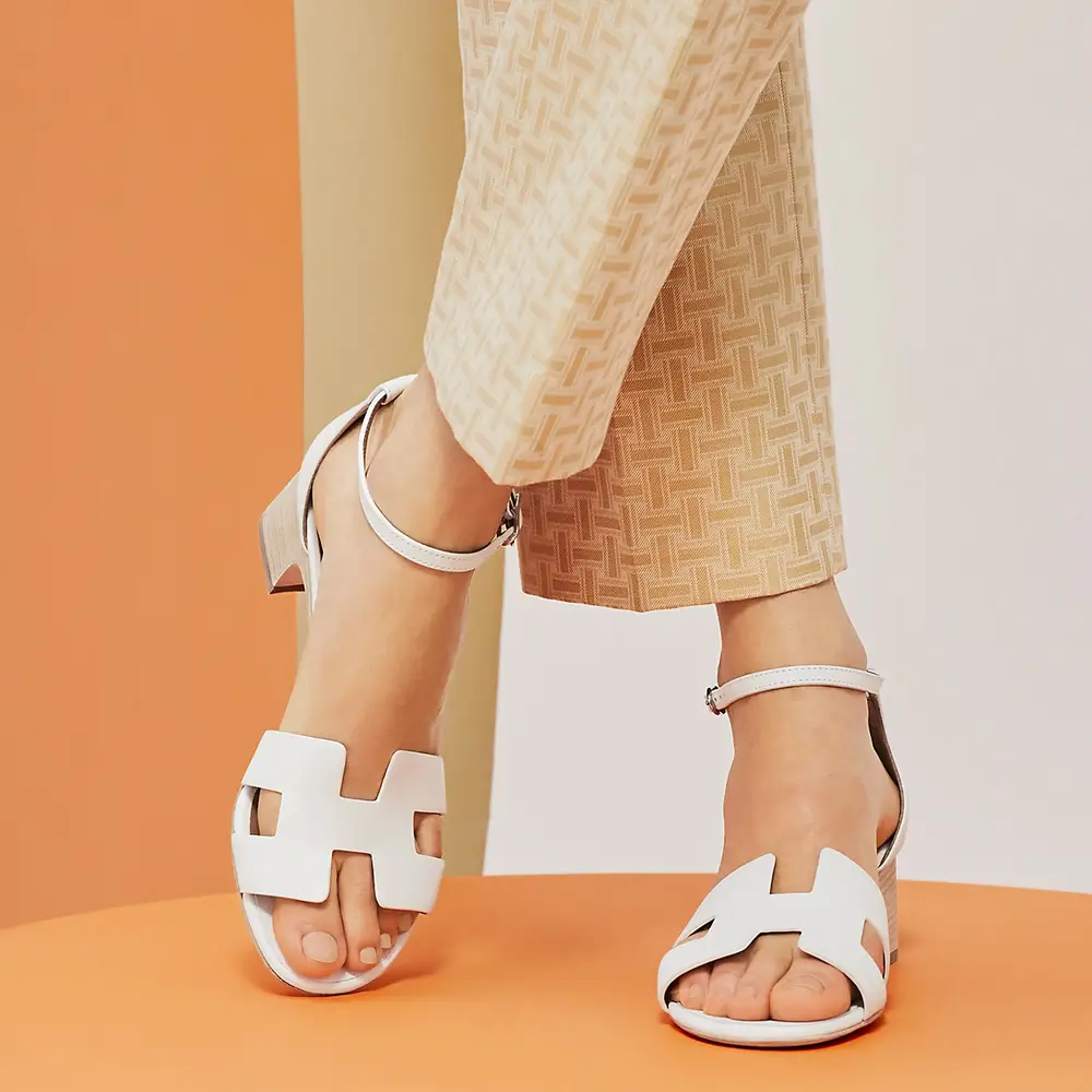 【足元を引き立てる】HERMES Encens 50 ストラップサンダル Encens 50 sandal | Hermès USA