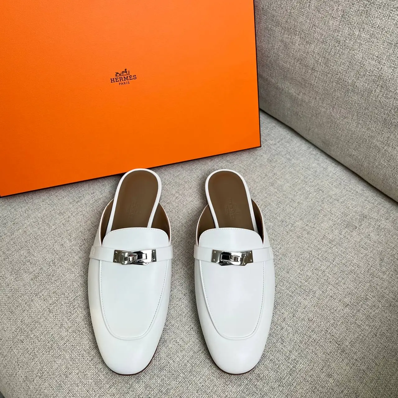 Hermès Oz Mules White Phw – voilà.id