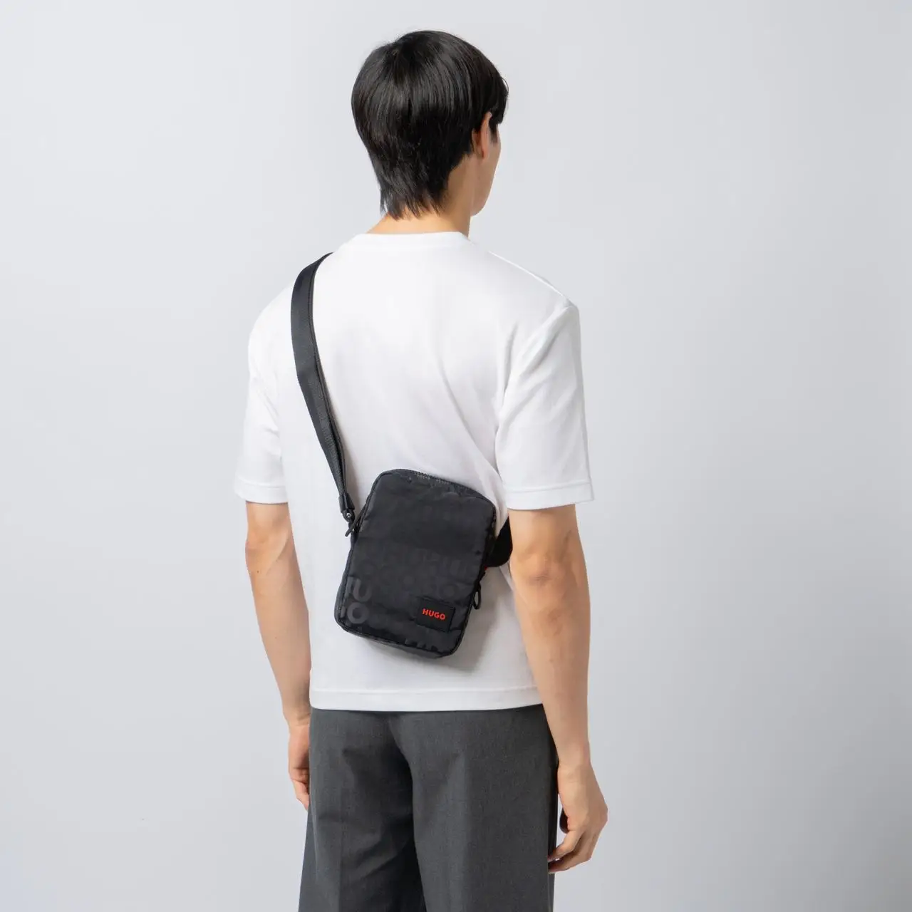【 HUGO BOSS 】ETHON CROSSB UNISEX ☆ ロゴショルダーバッグ Hugo Boss Ethon 2.0 Stacked Logo Pattern Messenger Bag Black