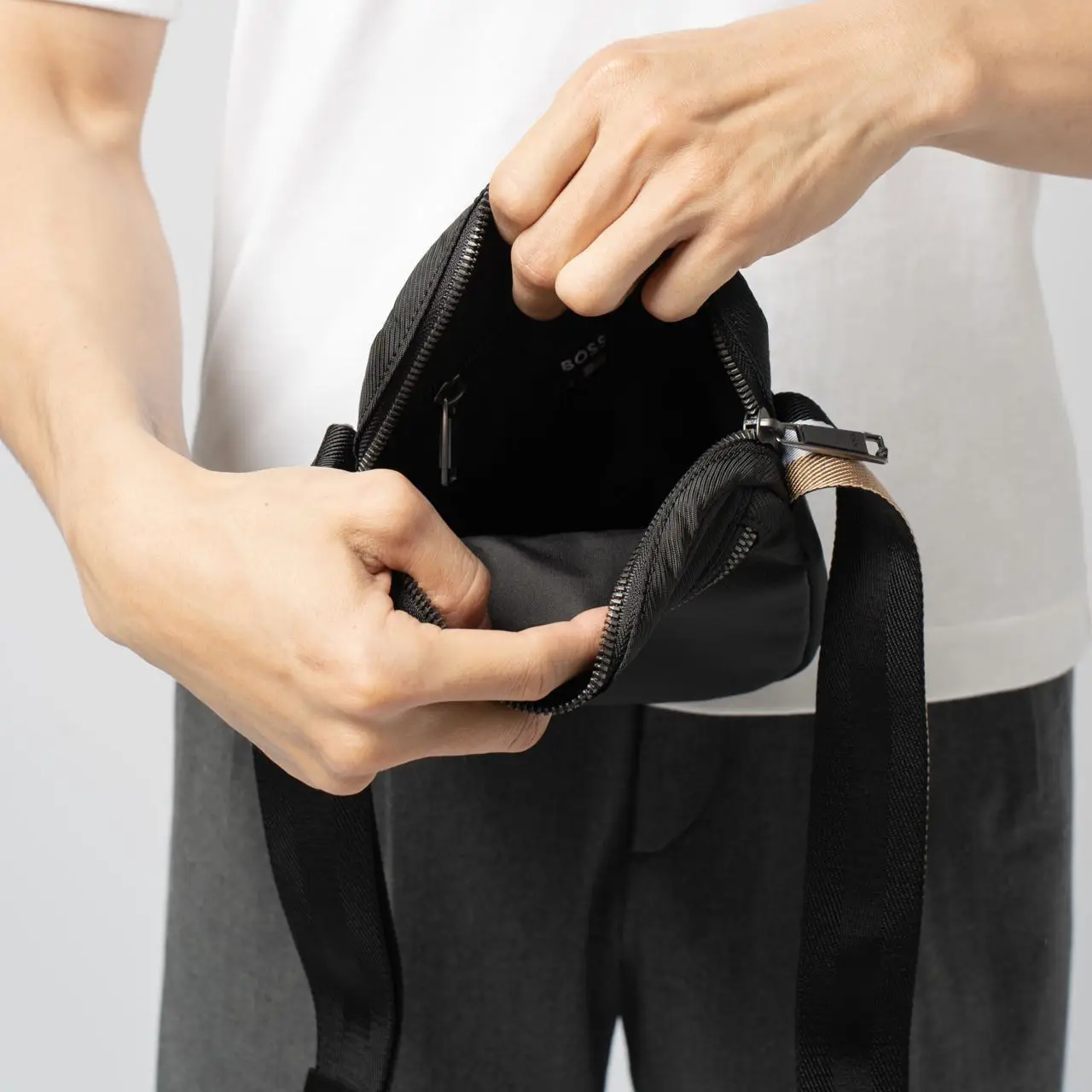 ■HUGO BOSS ショルダーバッグ 50541472 Catch EVO NS Zip HUGO BOSS ヒューゴボス ショルダーバッグ Catch EVO NS Zip