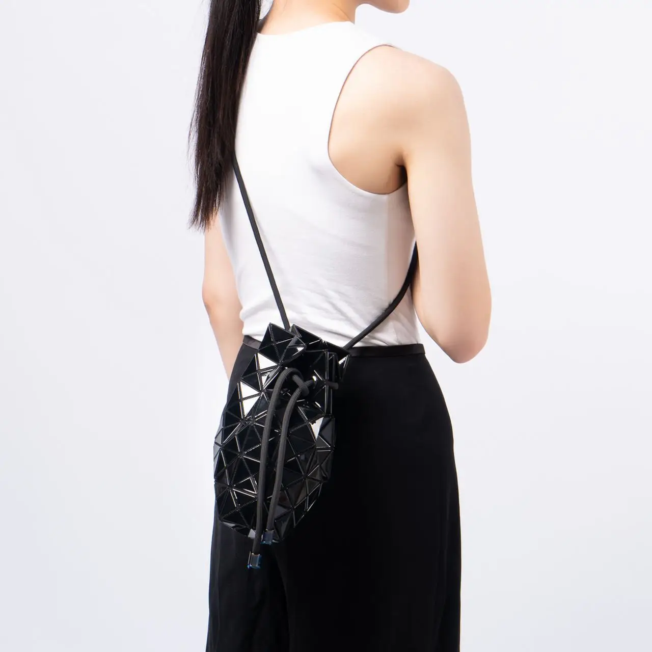 BAO BAO ISSEY MIYAKE WRING/black 黒 BAO BAO ISSEY MIYAKE Wring Bag - Black – MoMA Design Store