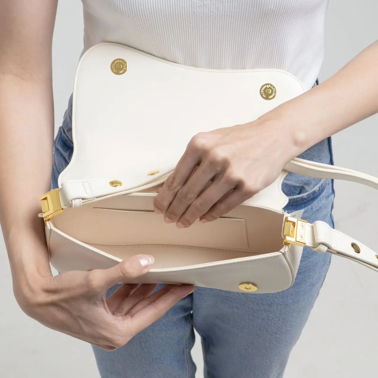 JW PEI Joy Shoulder Bag White – voilà.id