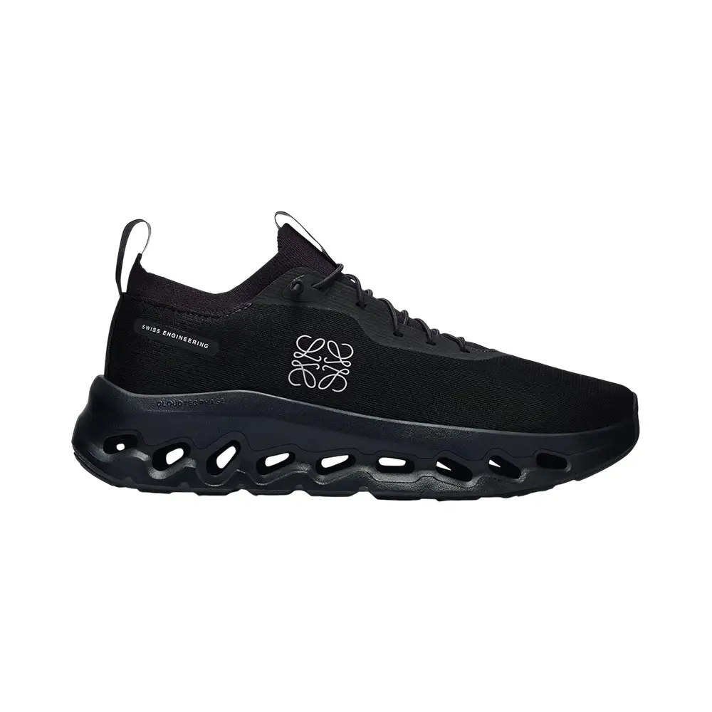 Loewe x ON Cloudtilt Low-Top Sneakers All Black Women – voilà.id