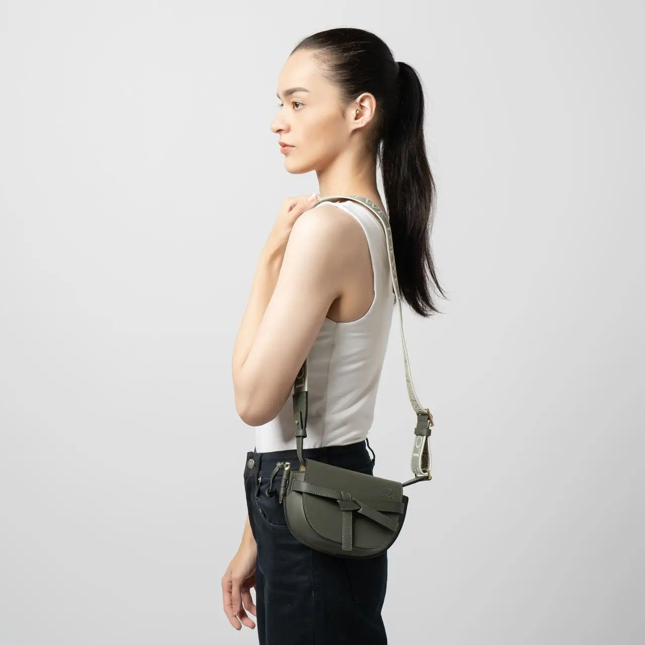 LOEWE ゲート Autumn Green スモール ショルダーバッグ LOEWE ゲート Autumn Green スモール ショルダーバッグ