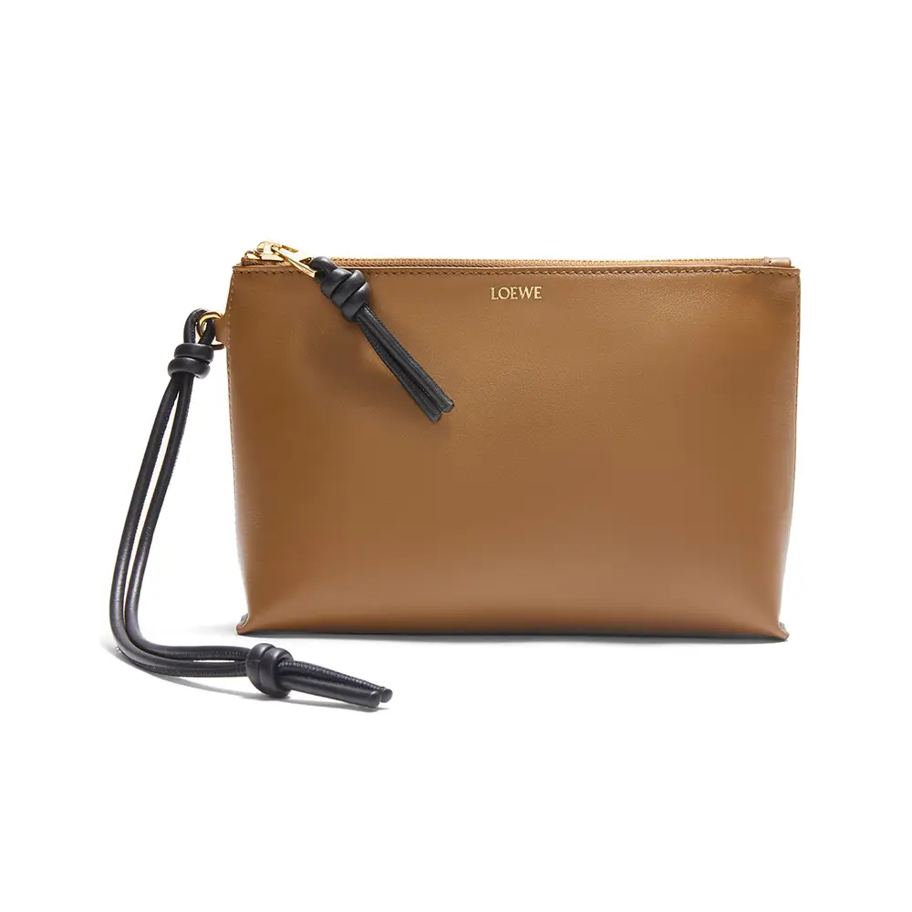 ポーチ LOEWE KNOT T POUCH SHINY NAPPA\tCEM1KNPX01\t3987\t\tOAK/BLACK LOEWE T-Knot Leather Pouch | Saks Fifth Avenue