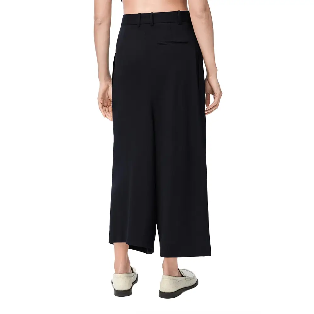 パンツ LOEWE  Cropped Draped Trouser in Dark Navy Blue Loewe Cropped Draped Trousers in Wool Dark Navy Blue – voilà.id