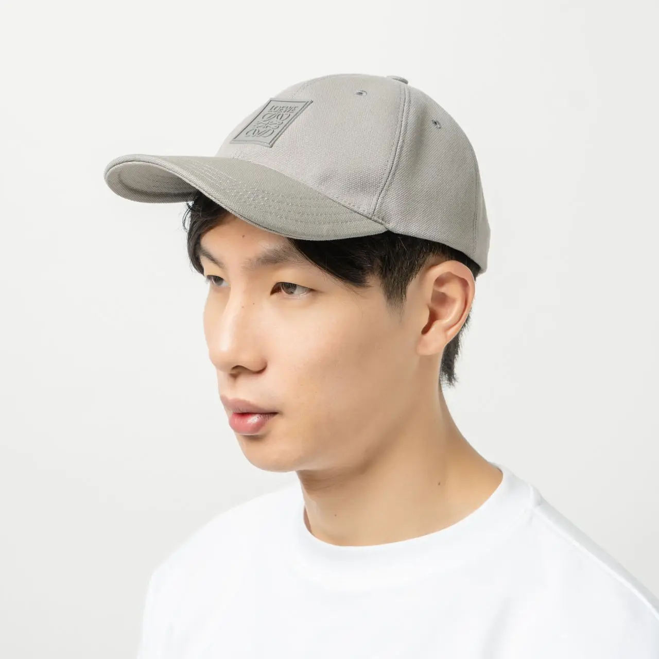 Loewe Logo Patch Baseball Cap in Canvas Pearl Grey – voilà.id Loewe Logo Patch Baseball Cap in Canvas Pearl Grey – voilà.id