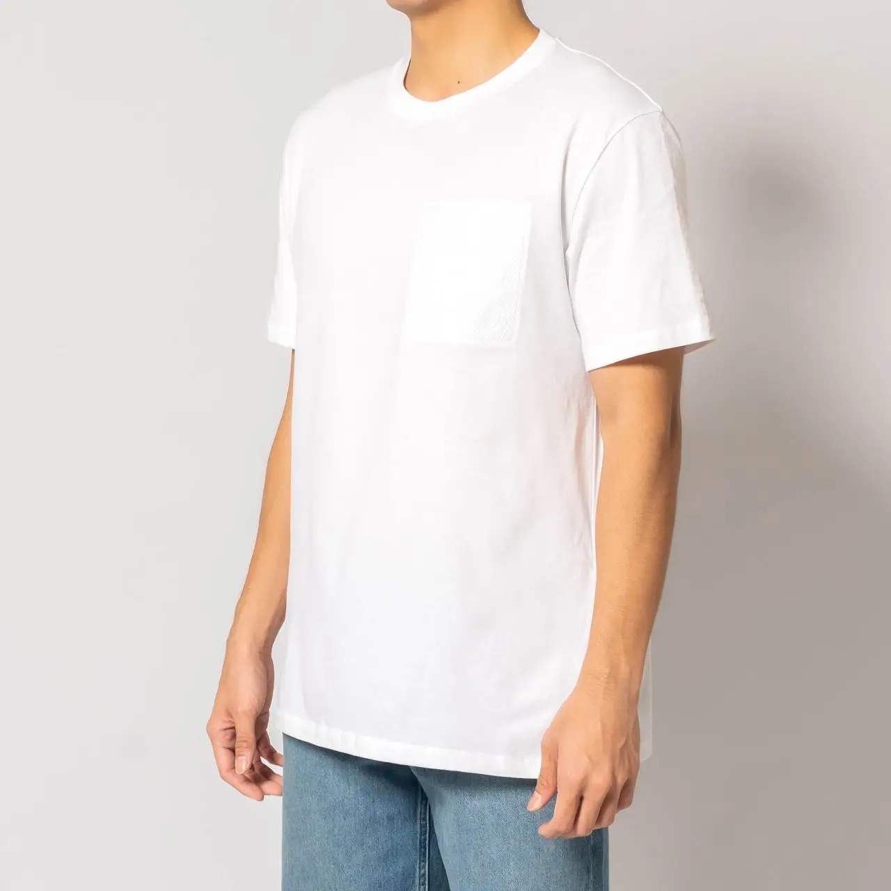 Loewe Anagram Patch Pocket Embroidered Relaxed Fit T-Shirt Loewe Anagram Patch Pocket Embroidered Relaxed Fit T-Shirt