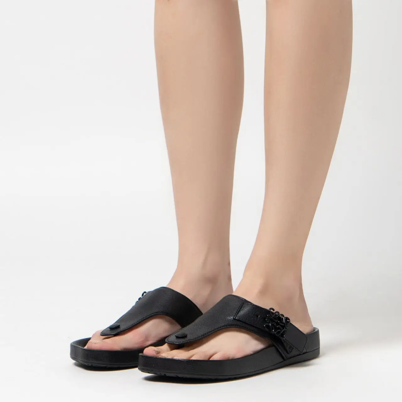 Loewe Easy Toe Post Goatskin Leathers Sandals Black – voilà.id