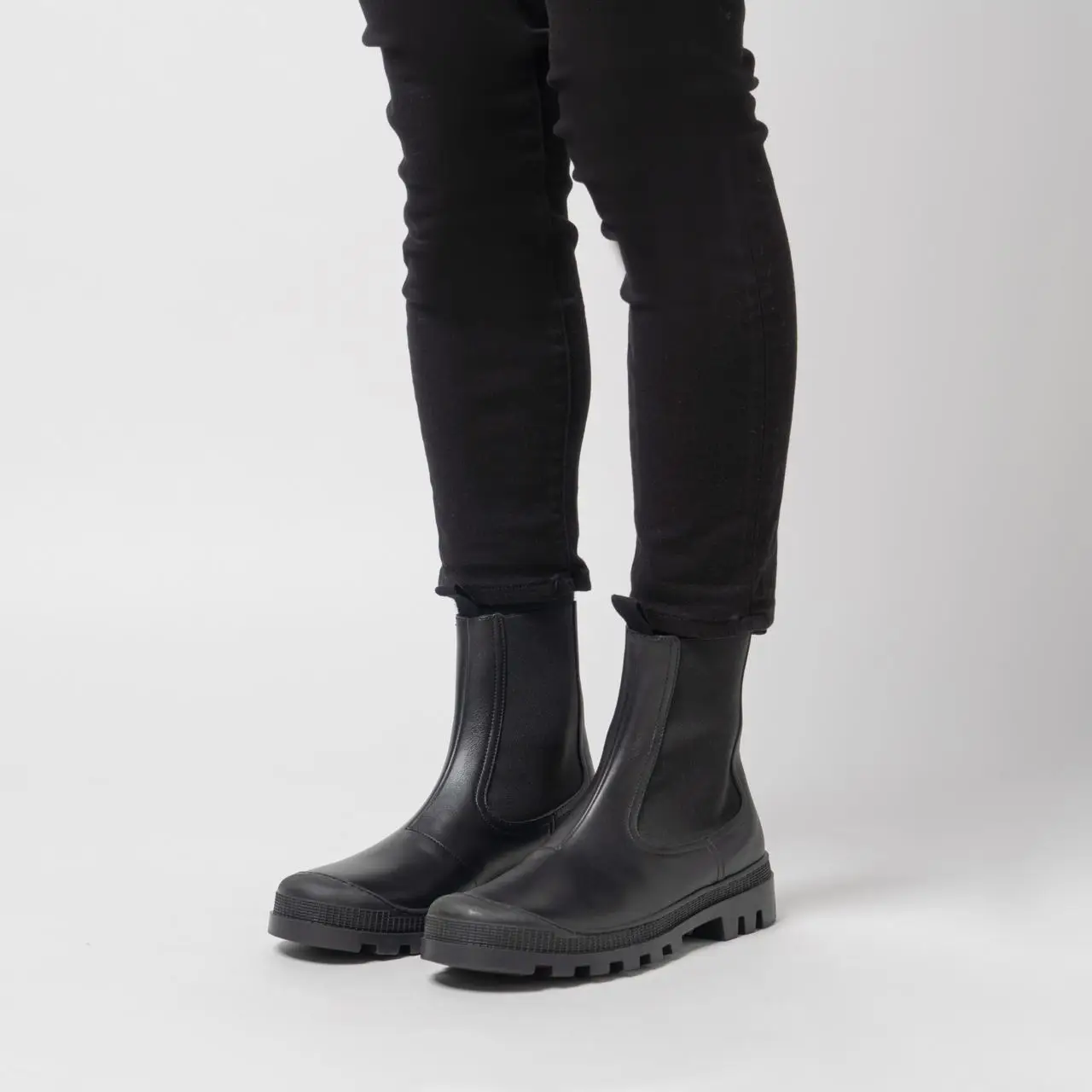 Loewe Chelsea Chunky Boots Leather Black – voilà.id