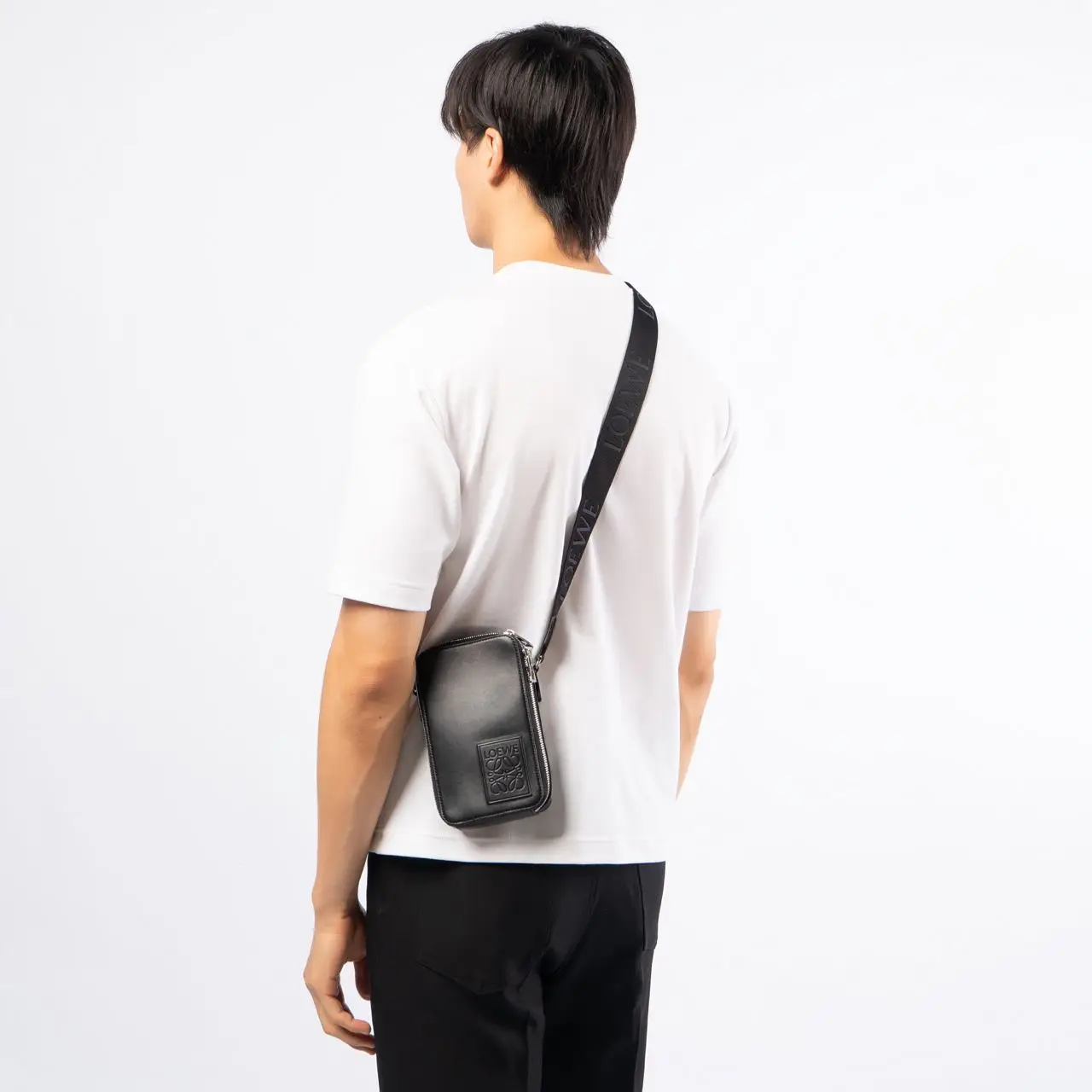 【LOEWE】Vertical Crossbody Pocket Loewe Vertical Crossbody Pocket in Satin Calfskin Black