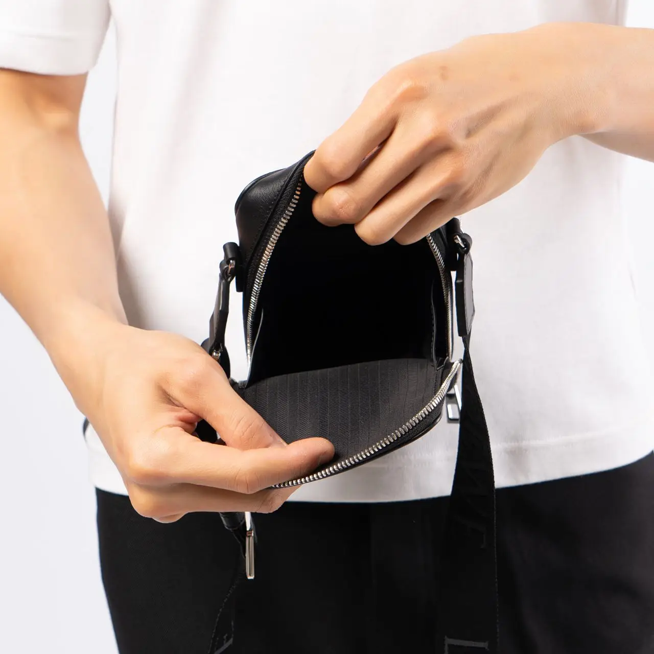 【LOEWE】Vertical Crossbody Pocket Loewe Vertical Crossbody Pocket in Satin Calfskin Black