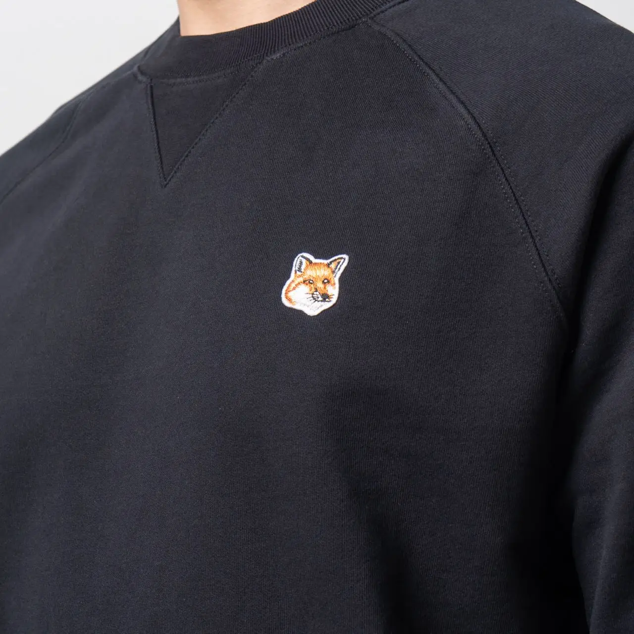 Maison Kitsune Fox Head Logo Patch Sweatshirt Black – voilà.id Maison Kitsune Fox Head Logo Patch Sweatshirt Black – voilà.id
