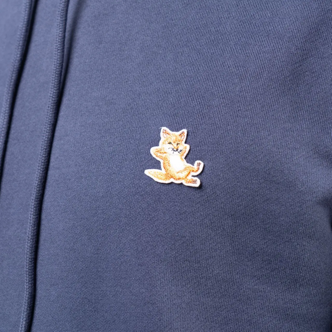 【Maison Kitsune】Unisex Chillax Fox Patch Sweatshirt_Blue CHILLAX PATCH REGULAR SWEATSHIRT | Maison Kitsuné