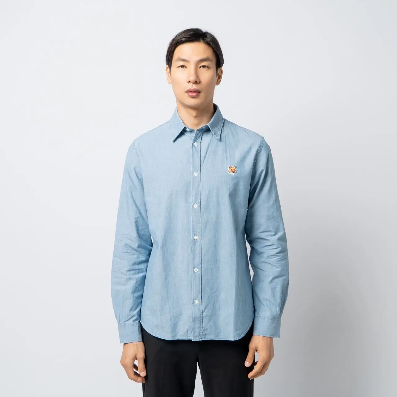 ★blue★MAISON KITSUNE 長袖シャツ Blue MAISON KITSUNÉ BD Institutional Fox Head Patch Casual