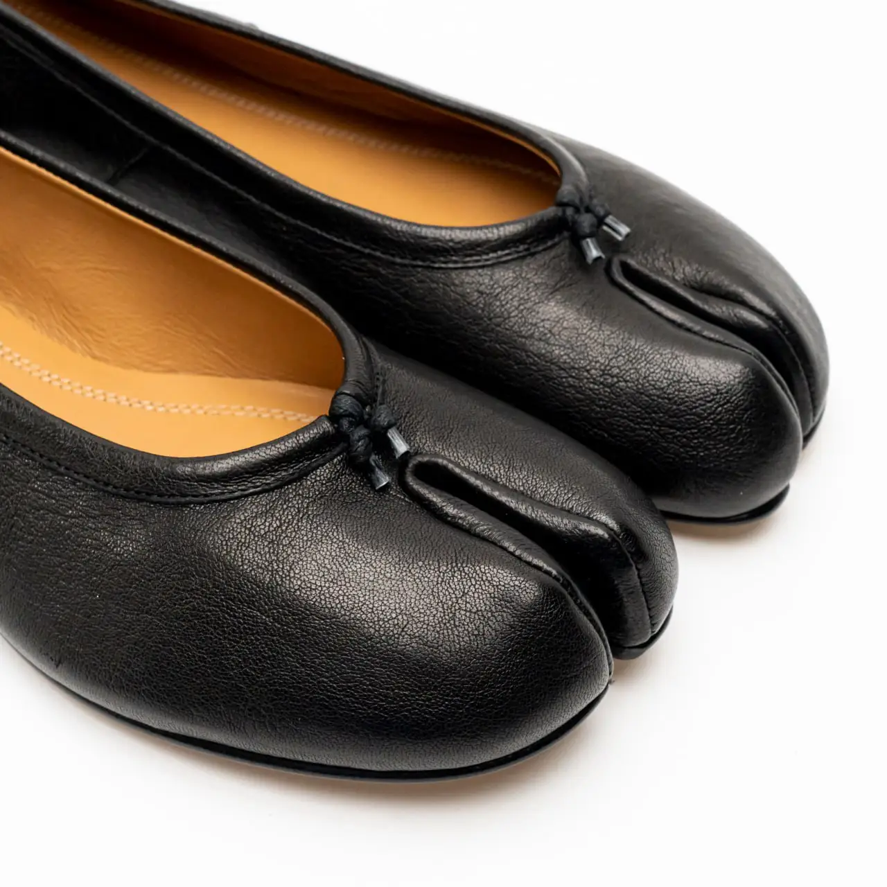Maison Margiela Tabi Split-Toe Ballerina Shoes Black – voilà.id