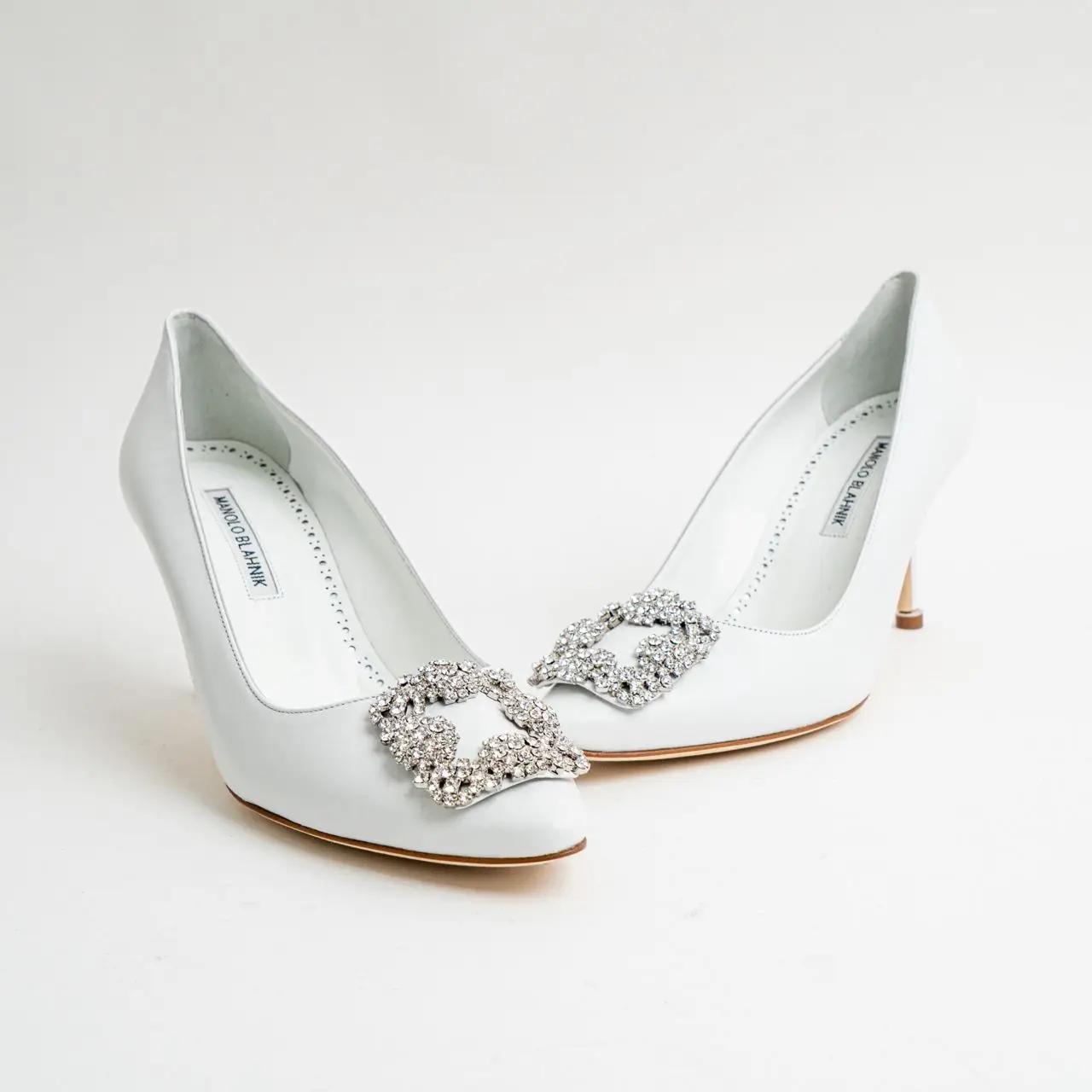 Manolo blahnik hangisi white deals