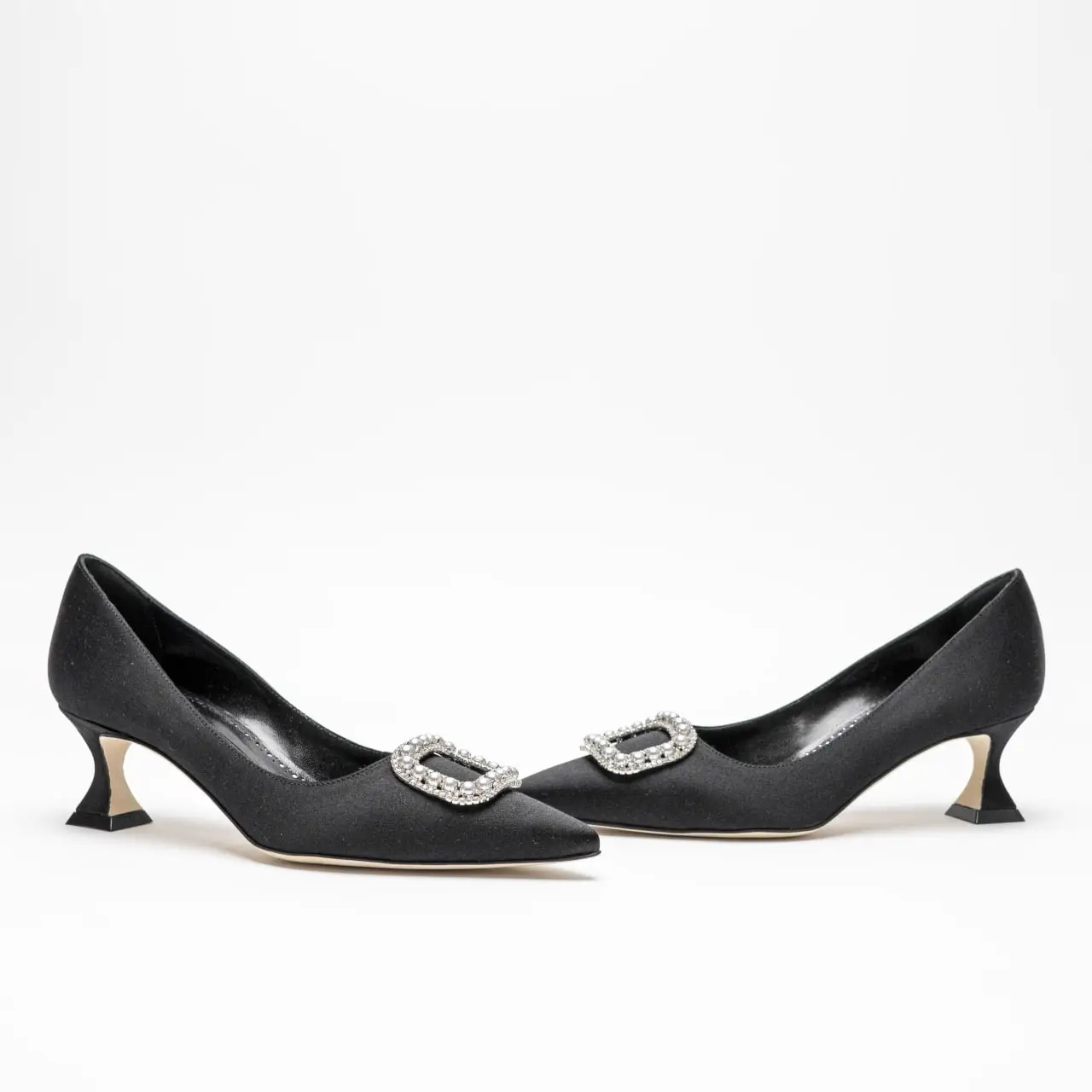 Manolo Blahnik Fabeta 50 Pumps Black – voilà.id