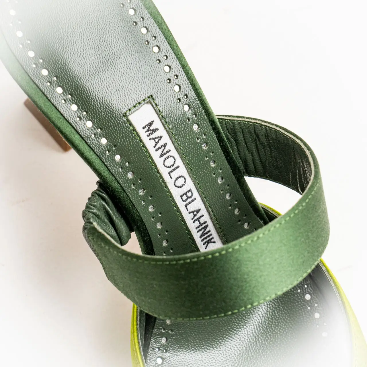 Manolo Blahnik Scapetamu 70 Mules Heels Crystal Embellished Manolo Blahnik Scapetamu 70 Mules Heels Crystal Embellished