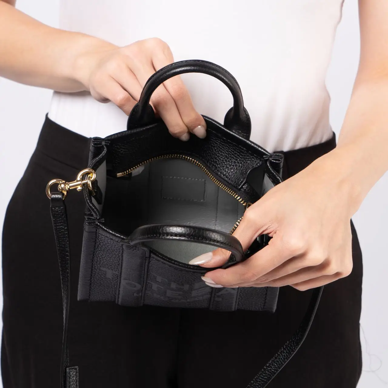 Marc Jacobs The Leather Mini Tote Bag Black – voilà.id