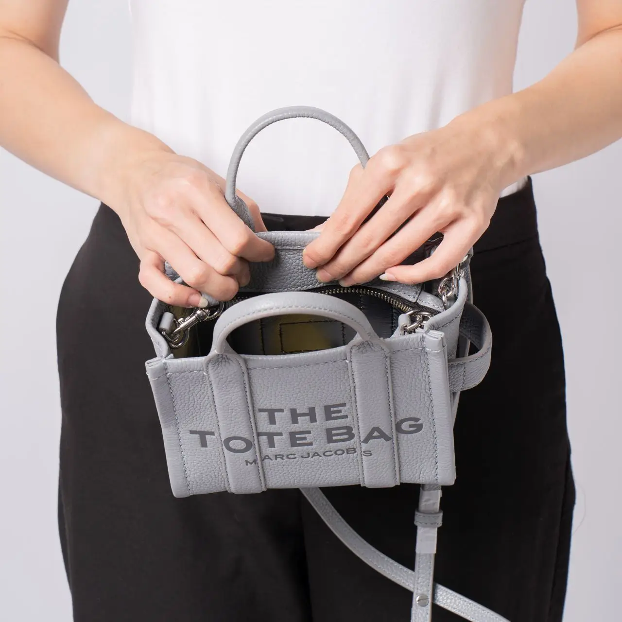 ☆MARC JACOBS☆ The LEATHER Mini TOTE 2wayトート WOLF GREY♪ Amazon.com: Marc Jacobs The Leather Tote Bag Wolf Grey One