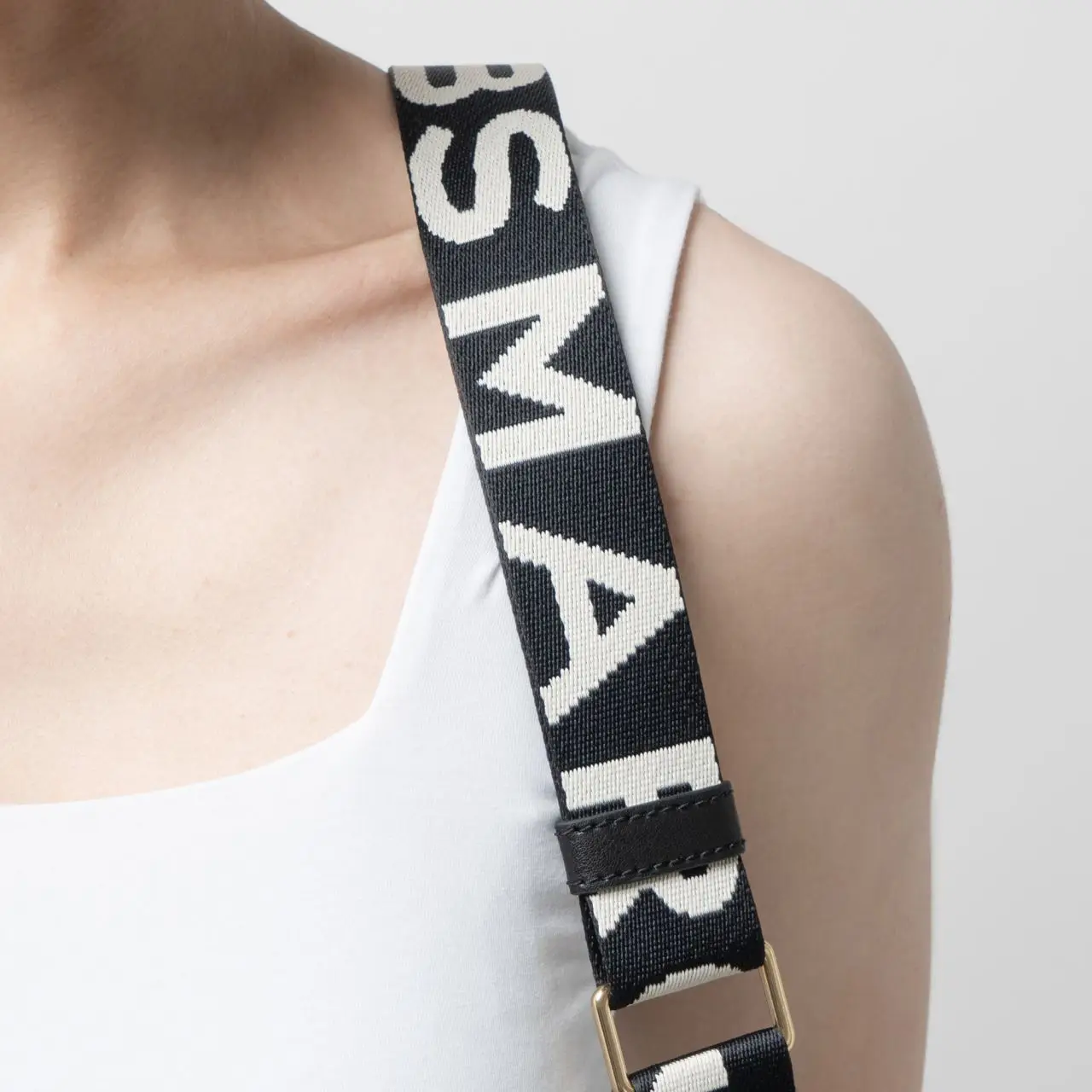 Marc Jacobs The Thin Logo Webbing Strap Black/White – voilà.id