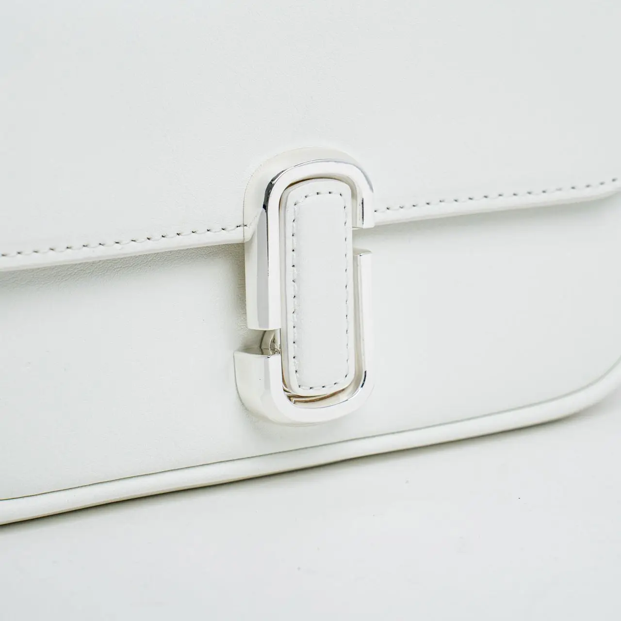Marc Jacobs The J Marc Mini Shoulder Bag White Silver – voilà.id Marc Jacobs The J Marc Mini Shoulder Bag White Silver – voilà.id
