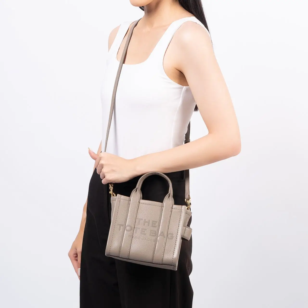 Marc Jacobs The Leather Mini Tote Bag Cement – voilà.id