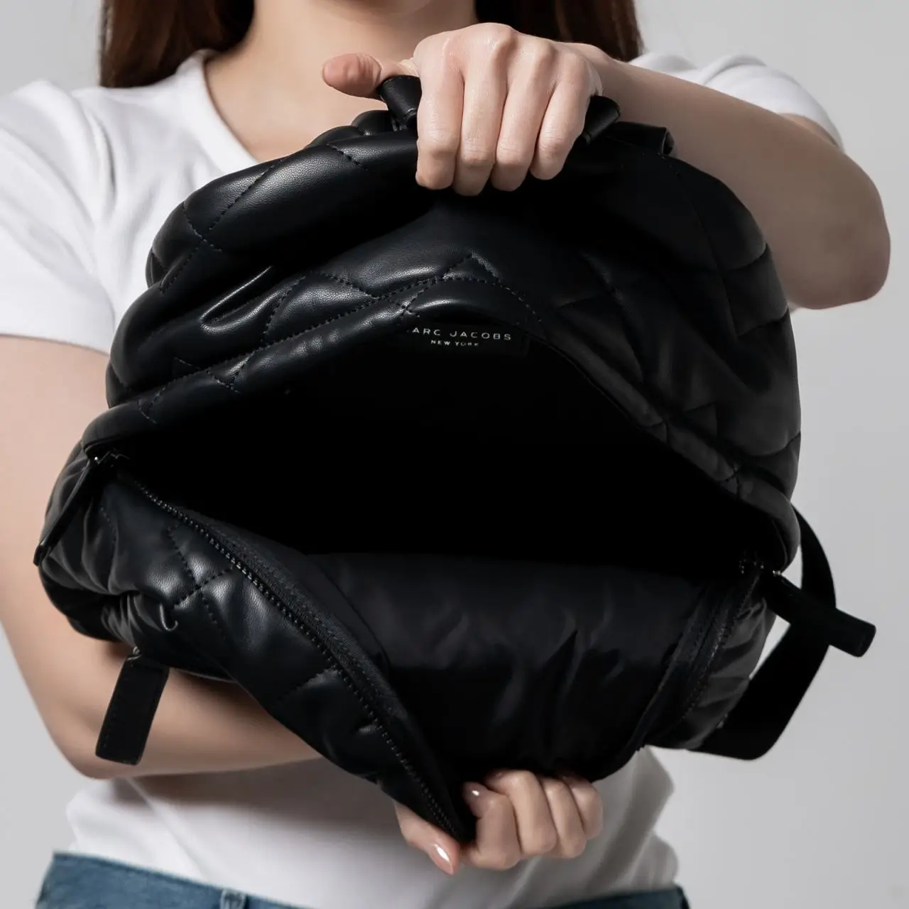 Marc jacobs black leather backpack deals