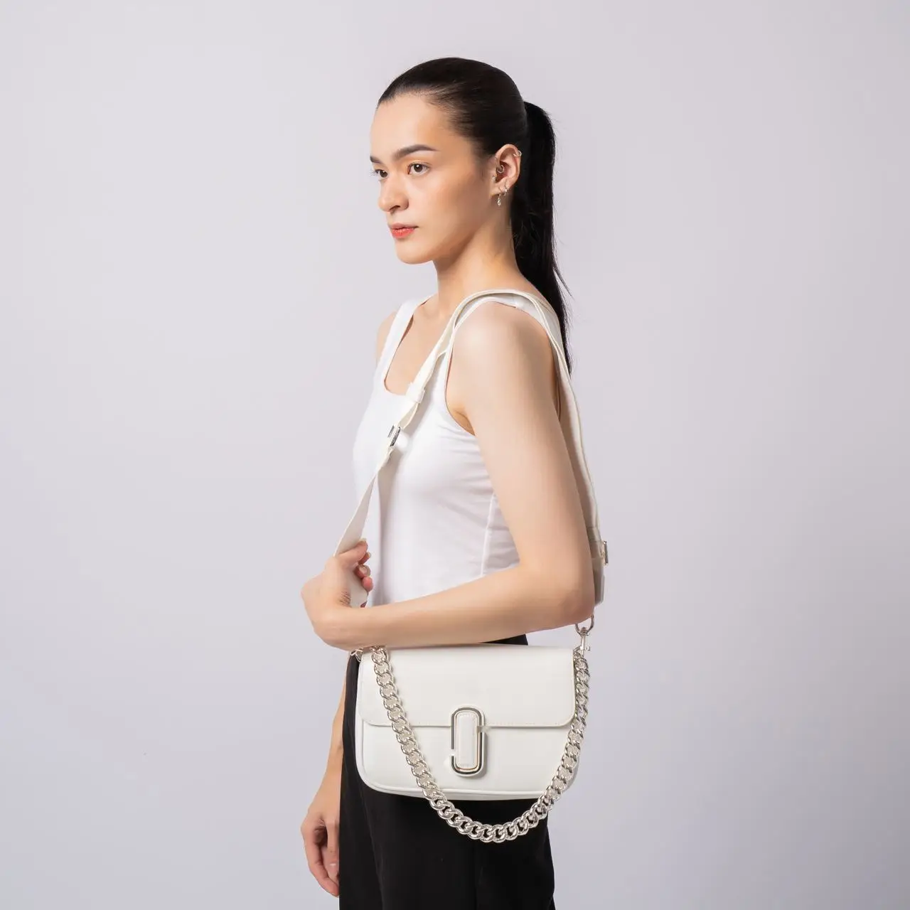 MARC JACOBS crossbody outlets strap shoulder white