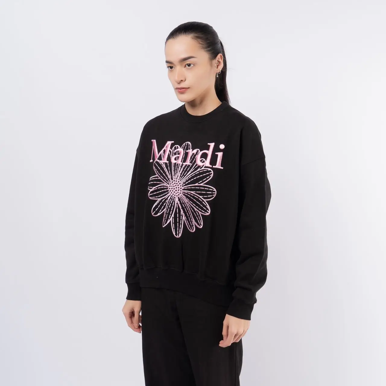 Mardi Mercredi Embroidered Flower Sweatshirt Black/Pink