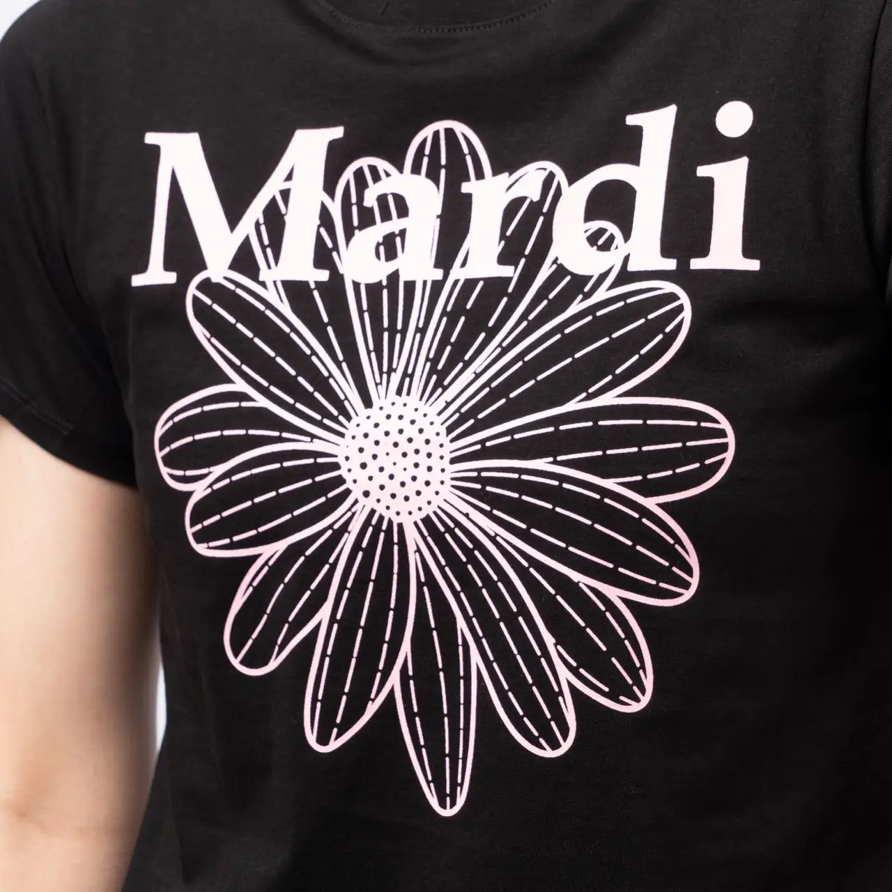 ●Mardi Mercredi●UNISEX TSHIRT HAND + FLOWER MAN_BLACK UNISEX TSHIRT HAND + FLOWER MAN_BLACK - MARDI MERCREDI