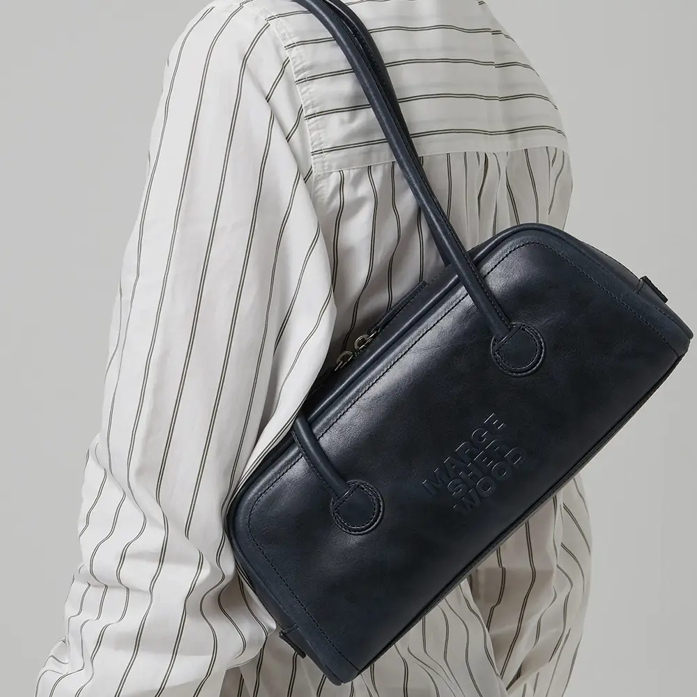 トートバッグ MARGESHERWOOD FW25 SOFT BAGUETTE BAG (FF047650 BLACKPULLUP) MARGESHERWOOD Soft Baguette Bag Etoffe | END. (CA)