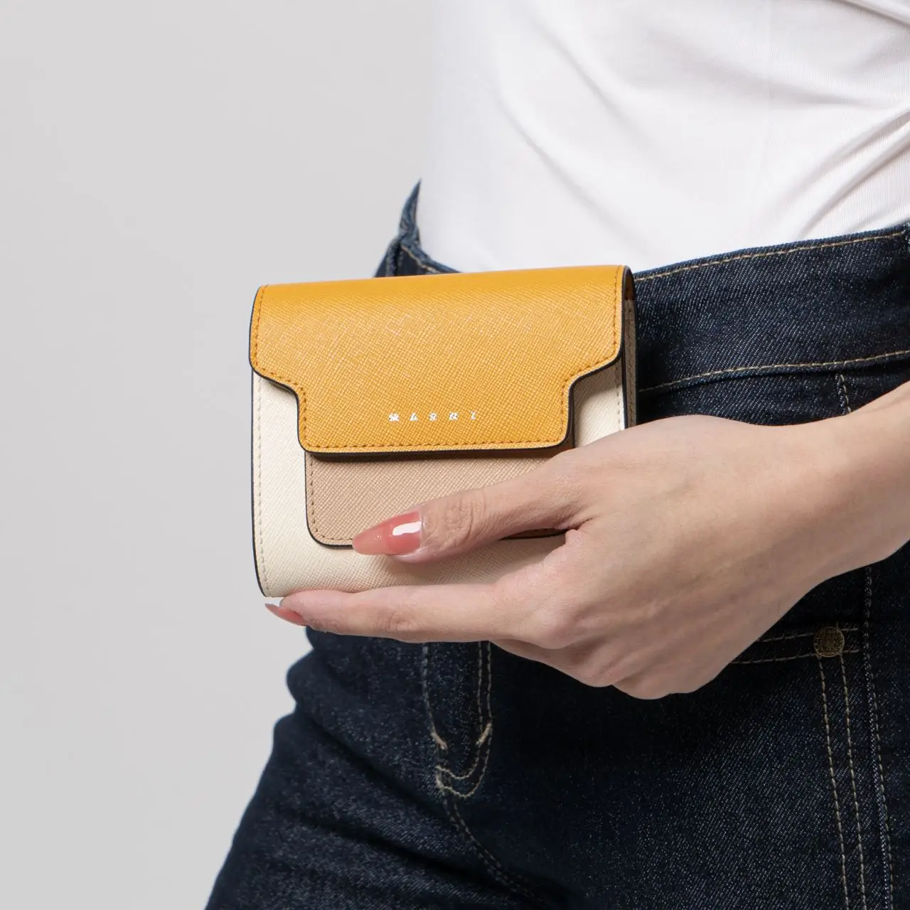 【MARNI】日本未入荷！SQUARE FLAP WALLET IN SAFFIANO LEATHER MARNI】日本未入荷！SQUARE FLAP WALLET IN SAFFIANO LEATHER